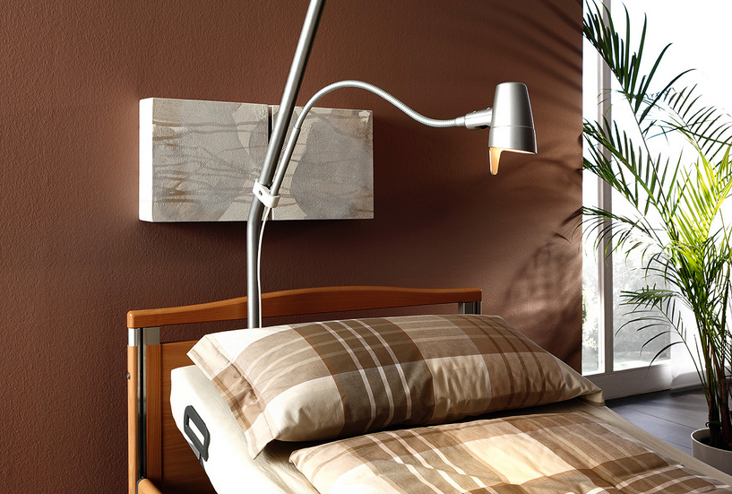 Sola lamp with short arm