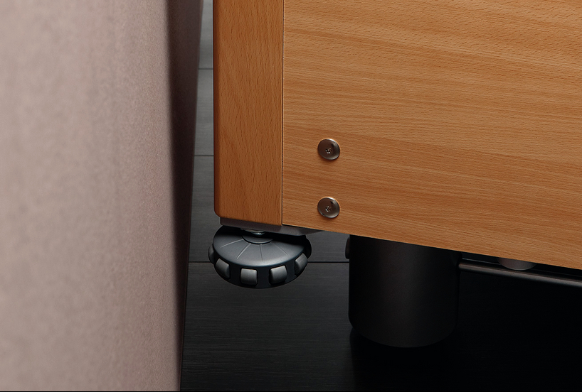 Integrated wall protection roller